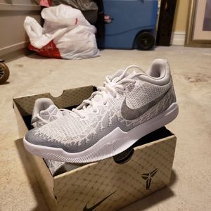 Mamba Rage white/platinum SIZE: 10m US
